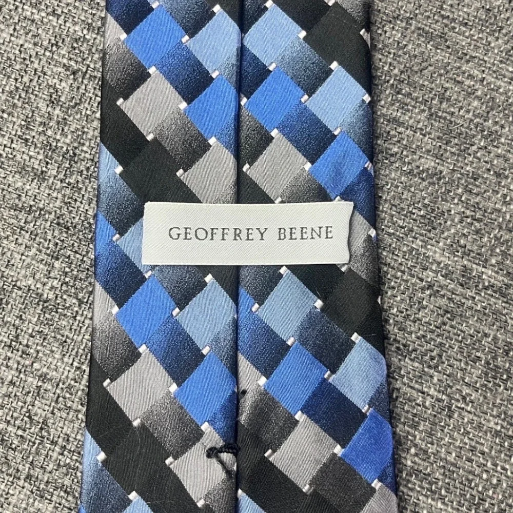 Geoffrey Beene Mens Blue Grey Black Basketweave 100% Silk Hand Made Necktie